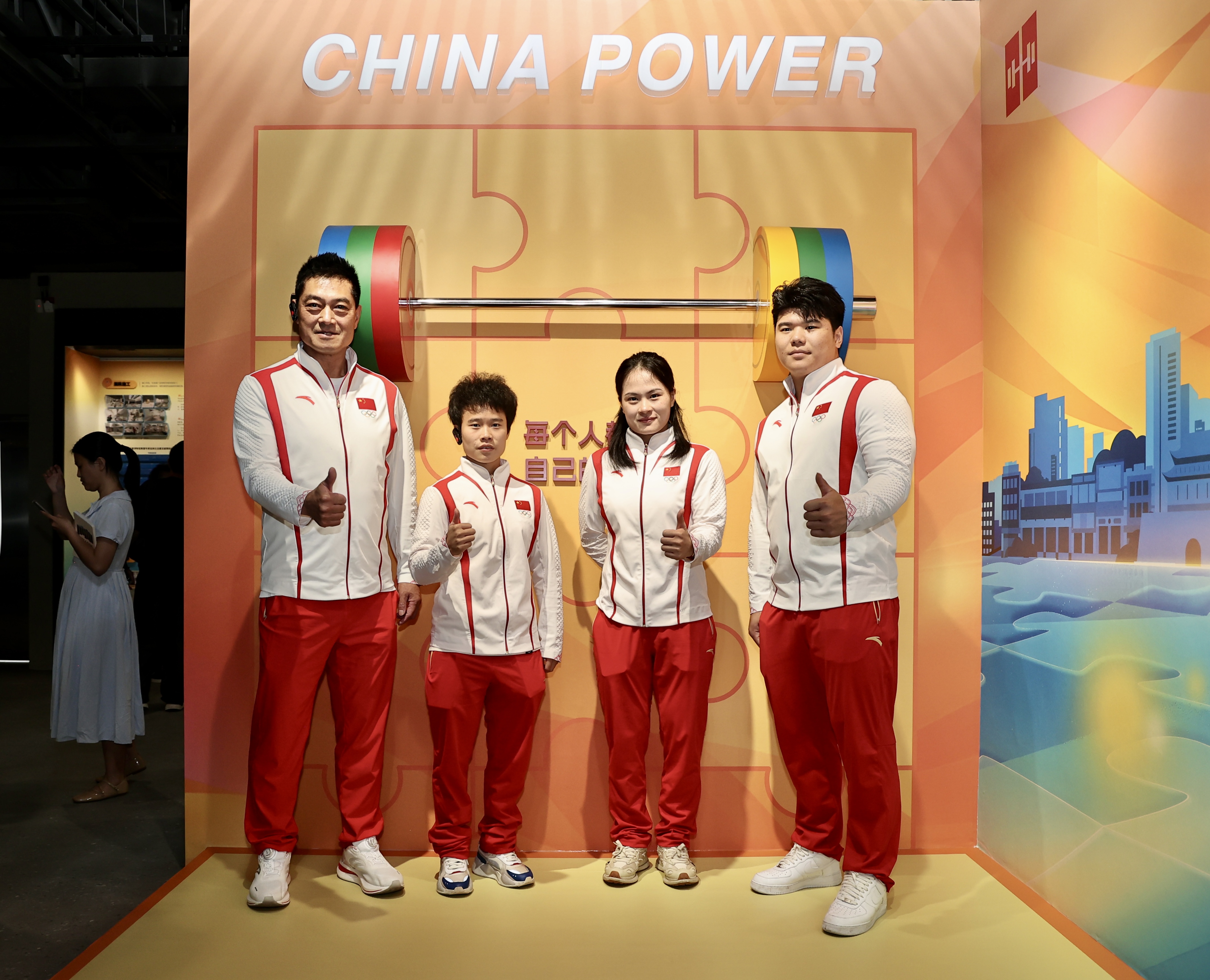 举重选手绽放全新风采，登顶领奖台的简单介绍